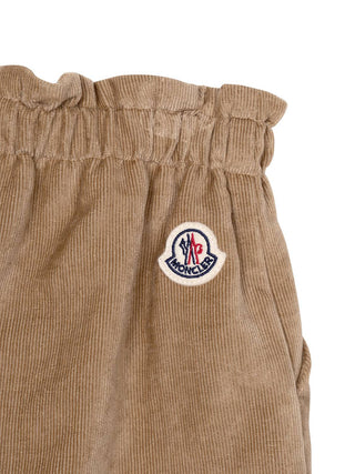 Samtshorts mit Logo - Beige