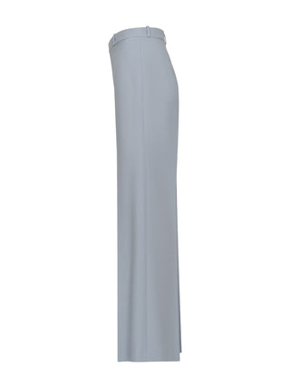 Ausgestellte Hose