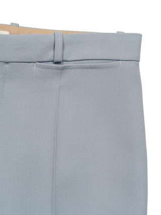 Ausgestellte Hose