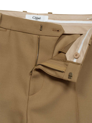 Ausgestellte Hose