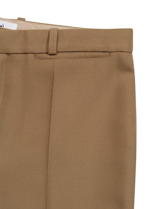 Ausgestellte Hose