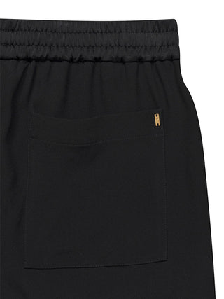 Weite Stoffhose mit goldener Schnalle