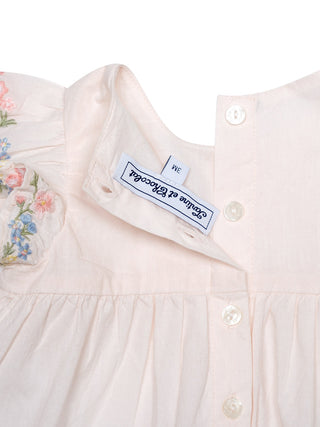 Kurzes Ensemble mit gestickten Blumen - Hellrosa
