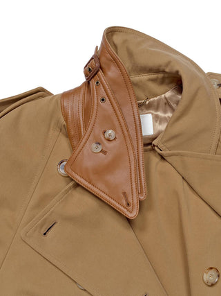 Doppelreihiger Trenchcoat mit Lederbesatz