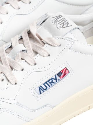 Medalist Low Women mit schwarzer Ferse