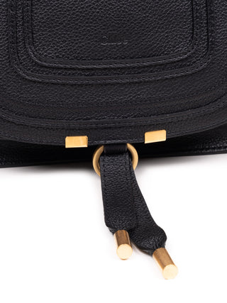 Kleine Marcie in Schwarz