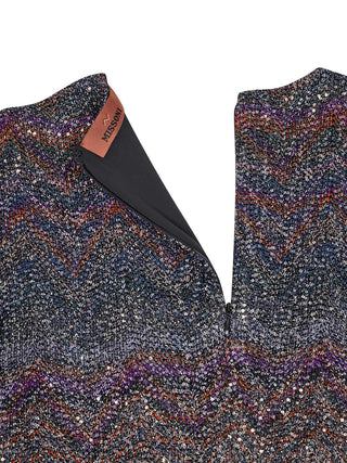 Längärmeliges Kleid mit V-Ausschnitt mit Chevron-Muster