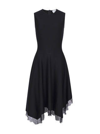 Kleid mit Asymmetrischen Schnitt