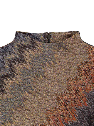 Hochgeschlossenes langes Kleid mit Schlangenmuster