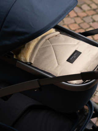 Oslo Lammfell-Fußsack Cloud Beige