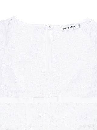 Weißes Maxikleid aus floraler Spitze