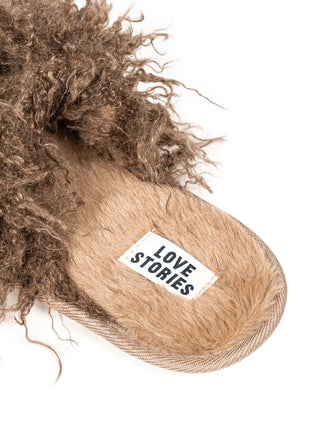 Flauschige Hausschuhe