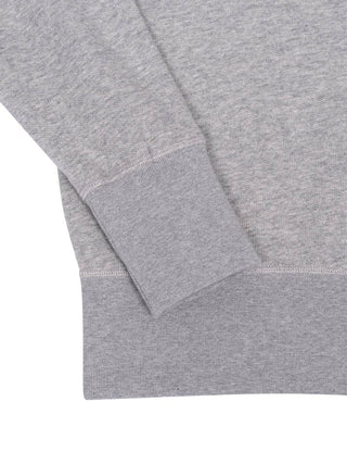 Grauer Pullover mit Rundhals