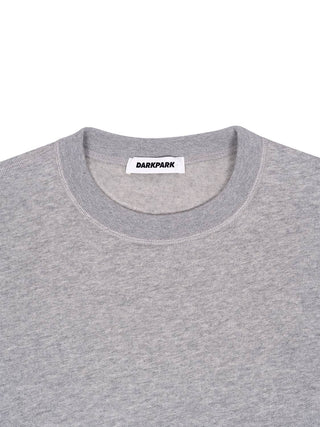 Grauer Pullover mit Rundhals