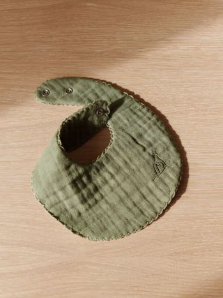 Dear April Koa Bib, 4-layer Muslin, 2-pack - Forest Green/Little Mouse