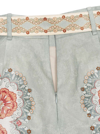 Daylight Shorts aus bedrucktem Leinen mit Bundfalten, Wellenkanten und Gürtel