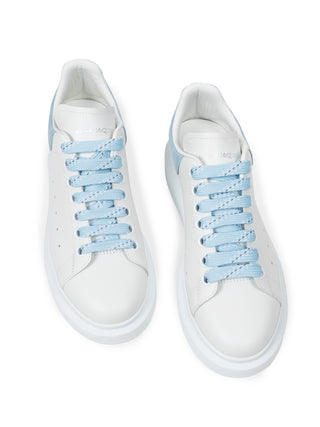 Sneaker mit Oversized-Sohle Blau