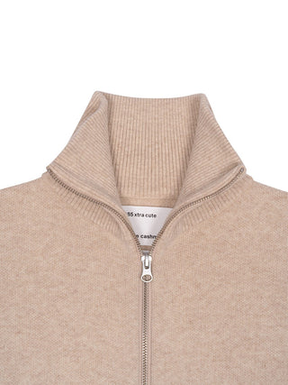 Strickjacke mit Reißverschluss n°385 in Latte