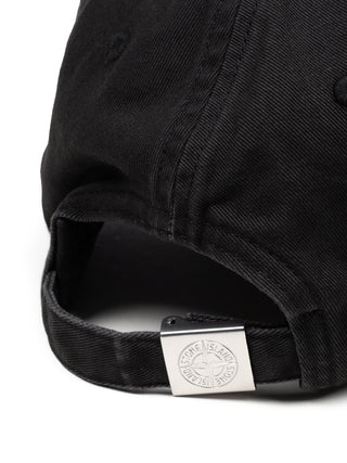 Schwarze Cap mit Logo