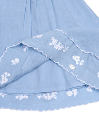 Leinenkleid mit Rüschen und Blütenstickereien – Blau