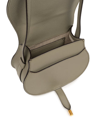 Marcie Small Saddle Bag in Aloe Grün