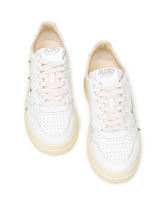 Medalist Low Women mit Blumen-Applikationen