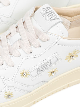 Medalist Low Women mit Blumen-Applikationen