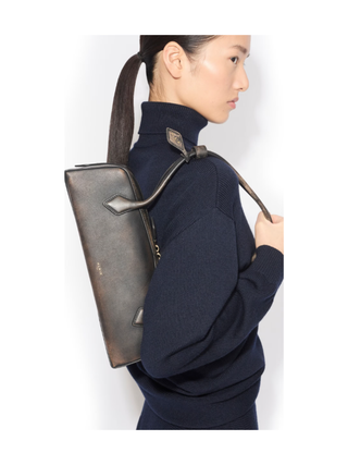 Mittelgroße Tasche Le Teckel aus gealtertem Leder