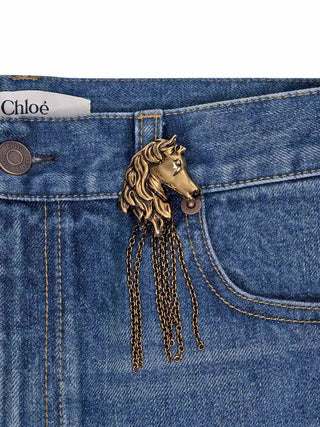 Jeans mit hohem Bund und Charm-Details
