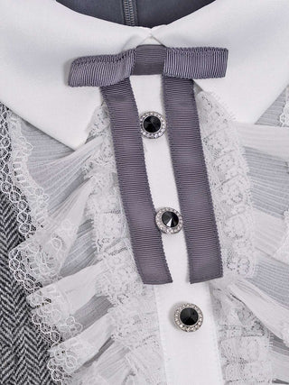Graues Minikleid im Fischgrätenmuster