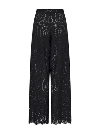 Stacey Hose mit weitem Bein