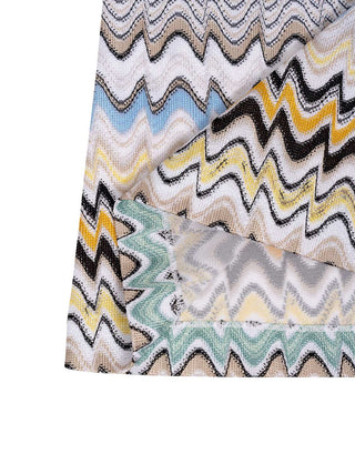 Kurzes Kleid im Zick-Zack-Muster