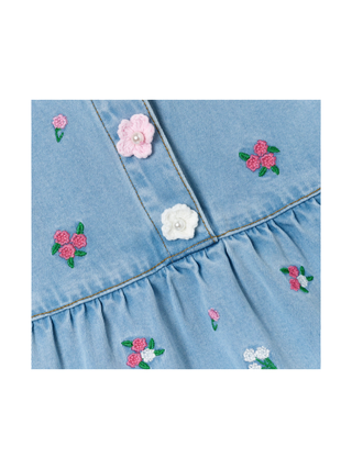 Besticktes Jeanskleid mit Blumenmuster