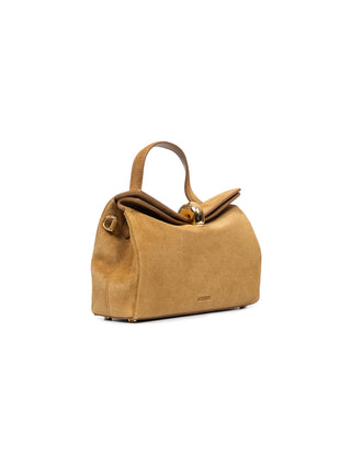 Le Petite Valerie in Sand