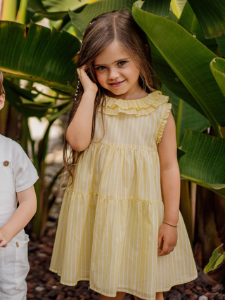 Gestreiftes Kleid mit Rüschen - Gelb