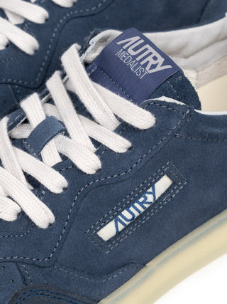 Medalist Low Man Crepe in Blau