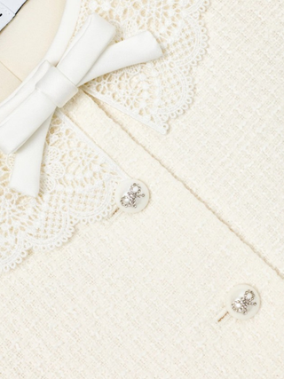 Bouclé Jacke mit Spitzenkragen Cream