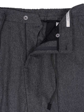 Graue Chinohose