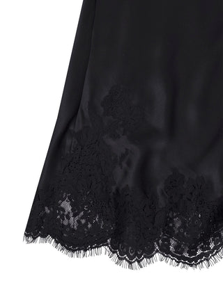 Seidenunterkleid  mit besticktem Ausschnitt aus schwarzer Spitze