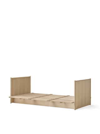 Camp Novel cot bed, 60x120/120x200 cm