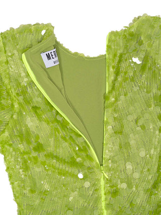 Langes Abendkleid in einem Limettenton