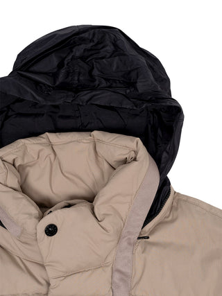 Steppjacke mit Logo-Patch in Beige