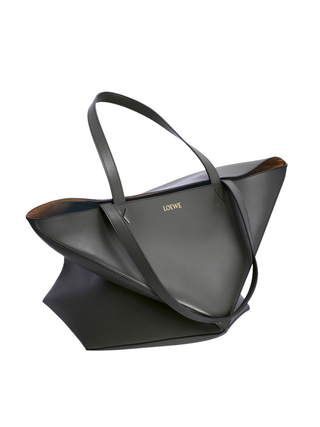 XL Puzzle Fold Tote Bag aus glänzendem Kalbsleder - Schwarz