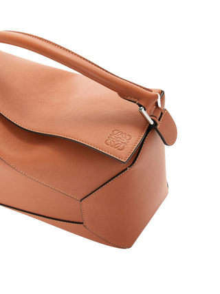 Mittelgroße Puzzle Edge Tasche aus klassischem Kalbsleder - Tan