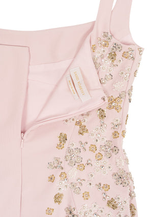 Kurzes Kleid mit Verzierungen in Rosa