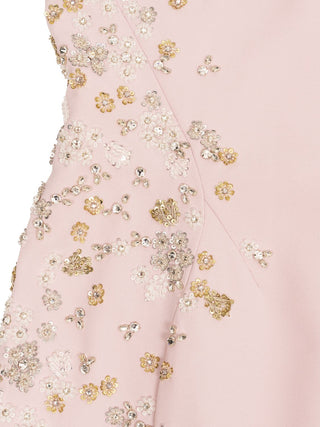 Kurzes Kleid mit Verzierungen in Rosa