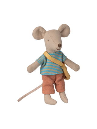 Kleiner Bruder Maus mit Tasche