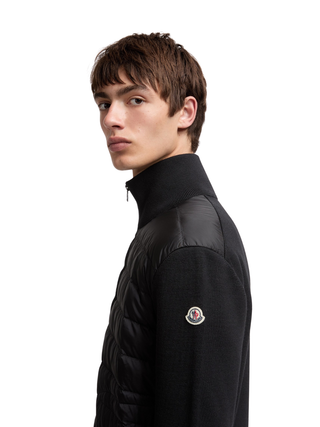 Gepolsterte Strickjacke mit Reißverschluss - Schwarz