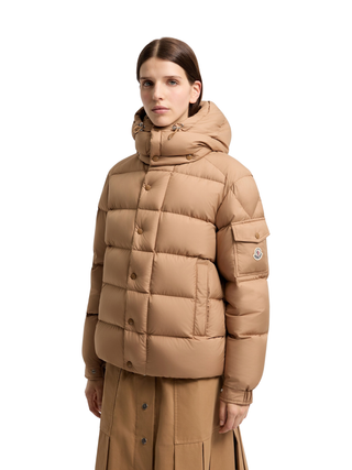 Moncler Maya 70 kurze Daunenjacke mit Kapuze
