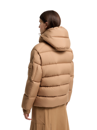 Moncler Maya 70 kurze Daunenjacke mit Kapuze